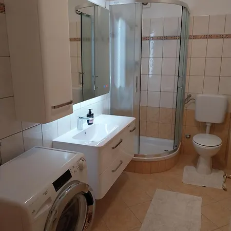 Hajo Apartment Kampor