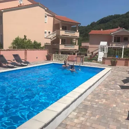 Hajo Apartment Kampor